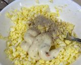 Gambar langkah 2 resipi Sandwich telur.