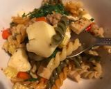 รูปขั้นตอนการทำที่ 7 ของ ฟูซิลลี่ผัดกะเพราหมูสับ หมูยอ เต้าหู้ไข่
