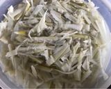 รูปขั้นตอนการทำที่ 4 ของ แกงหน่อไม้ดองใส่ไก่(แก๋งหน่อส้มใส่จิ้นไก่)