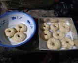 Foto langkah ke 4 dari resep Donat Empuk tanpa kentang (lembut di dalam crunchy di luar).