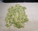 Foto del paso 2 de la receta: Rape en papillote de masa filo con pesto de cilantro al cava