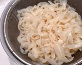 Hình bước làm 6 của món 🌱 Mì Nưa Xào Nấm Mỡ & Lá Cải Bẹ Trắng (Vegan)