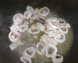 Foto del paso 3 de la receta: Linguine con calamari e gamberi