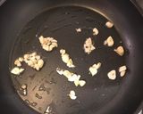 Une image de l'étape 1 de Salade tiède de choux kale et fromage de chèvre.