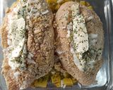 Foto del paso 3 de la receta Pechugas empanadas 🍗 al horno rellenas de queso🧀 y cebolla🍴