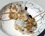 A picture of step 2 of Banana Dip In Yogurt And Granola.
