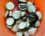 Tepsis húsgolyók zöldségekkel mediterrán módra recept fázis 2 fotója