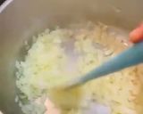 Hình bước làm 2 của món Cháo má đùi gà hành boa rô