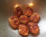 A picture of step 4 of Bread Aloo Tikki.