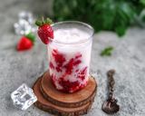 Foto langkah ke 7 dari resep Korean Strawberry Milk.