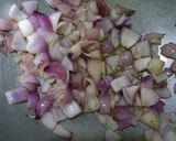 A picture of step 2 of Bread upma.