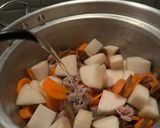 A picture of step 3 of Pork Miso Soup 豚汁.