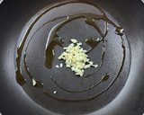 Foto del paso 3 de la receta: 🥘 Revuelto de remolacha, hojas de remolacha, huevo y muzzarella 🥘 Receta de aprovechamiento