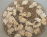 Foto langkah ke 2 dari resep Paha Ayam Fillet Krispy Tumis Daun Jeruk.