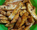 Foto del paso 2 de la receta: Pollo al verdeo con papas saborizadas