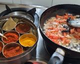 A picture of step 2 of Dry prawns masala.