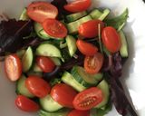 A picture of step 4 of Quick prawn salad.