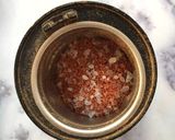 Foto del passaggio 3 della ricetta Sale aromatizzato al pomodoro, ricetta del riciclo 🌷
