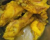 Foto langkah ke 4 dari resep Ayam Kampung Goreng bumbu kuning.