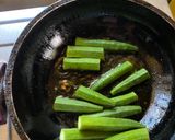 A picture of step 4 of Dharosh Shorshe Chicken / Okra Chicken in Mustard / Bhindi Chicken in Mustard.