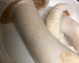 รูปขั้นตอนการทำที่ 1 ของ 🍄เห็ดมิลค์กี้ผัดน้ำมันเห็ด🐚