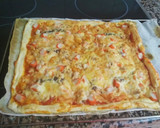 Foto del paso 4 de la receta: Pizza marinera en masa de hojaldre