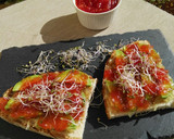 Foto del paso 10 de la receta: Tostas de aguacate, cebolla caramelizada y mermelada de tomate