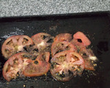 Foto del paso 2 de la receta: Merluza al atún y queso azul, sobre base de tomates al tomillo