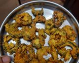 A picture of step 5 of Bitter melon pakoda.