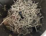 Foto del paso 3 de la receta: Alcachofas, gambas y gulas en Thermomix