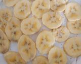 Foto langkah ke 2 dari resep Banana Crusty Pie.