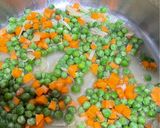 صورة لخطوة 3 من وصفة رز بالبسلة والجزر والزنجبيل