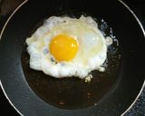 Foto langkah ke 5 dari resep Nasi Telor Ceplok ala Ayong 999 Pontianak.
