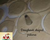 A picture of step 3 of Doughnuts shaped pateera (hausa version).