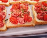 Une image de l'étape 2 de Bruschettas bœuf mozzarella tomates cerises 🍅.
