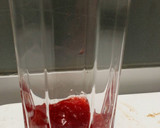 Foto del paso 2 de la receta: Batido de yogurt y mermelada de fresa