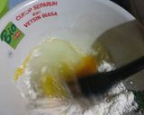 Foto langkah ke 2 dari resep Kol goreng lapis telur.
