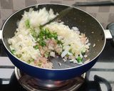 A picture of step 5 of Veg noodles spring rolls.