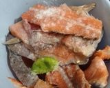Foto langkah ke 1 dari resep Asam Padeh Kepala Salmon.