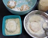 Foto langkah ke 3 dari resep Chicken Menchi Katsu.