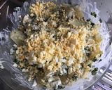 Une image de l'étape 6 de Salade de pommes de terre aux œufs oignons nouveaux moutarde et herbes.