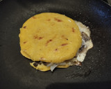 Foto del paso 6 de la receta: Arepa🍄rellena🥯de champiñones🥙salteados🧀y queso🧆
