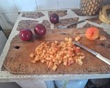Foto del paso 3 de la receta: Ensalada de frutas re grande 🍍🍎🍑🍌