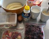 Foto del paso 1 de la receta: Torta de banano, fresa y mora