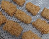 Foto langkah ke 8 dari resep Nugget Crumble Ayam Wortel.