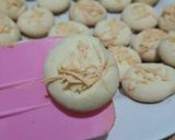 Foto langkah ke 4 dari resep Sagu Keju Teflon Mudah Ekonomis.