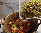 Foto langkah ke 5 dari resep Tumis Bunga Pepaya Teri (tidak pahit).