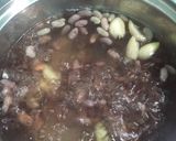 Foto langkah ke 2 dari resep 🍲 Sup Ayam Jamur Kacang Merah.