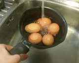 Foto del paso 6 de la receta: Huevos duros para principiantes