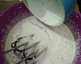 Foto langkah ke 5 dari resep Classic Chocolate Cake (Steam).